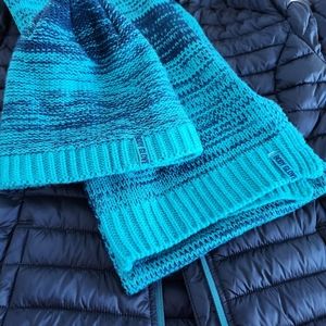 BODY GLOVE HAT & SCARF SET
